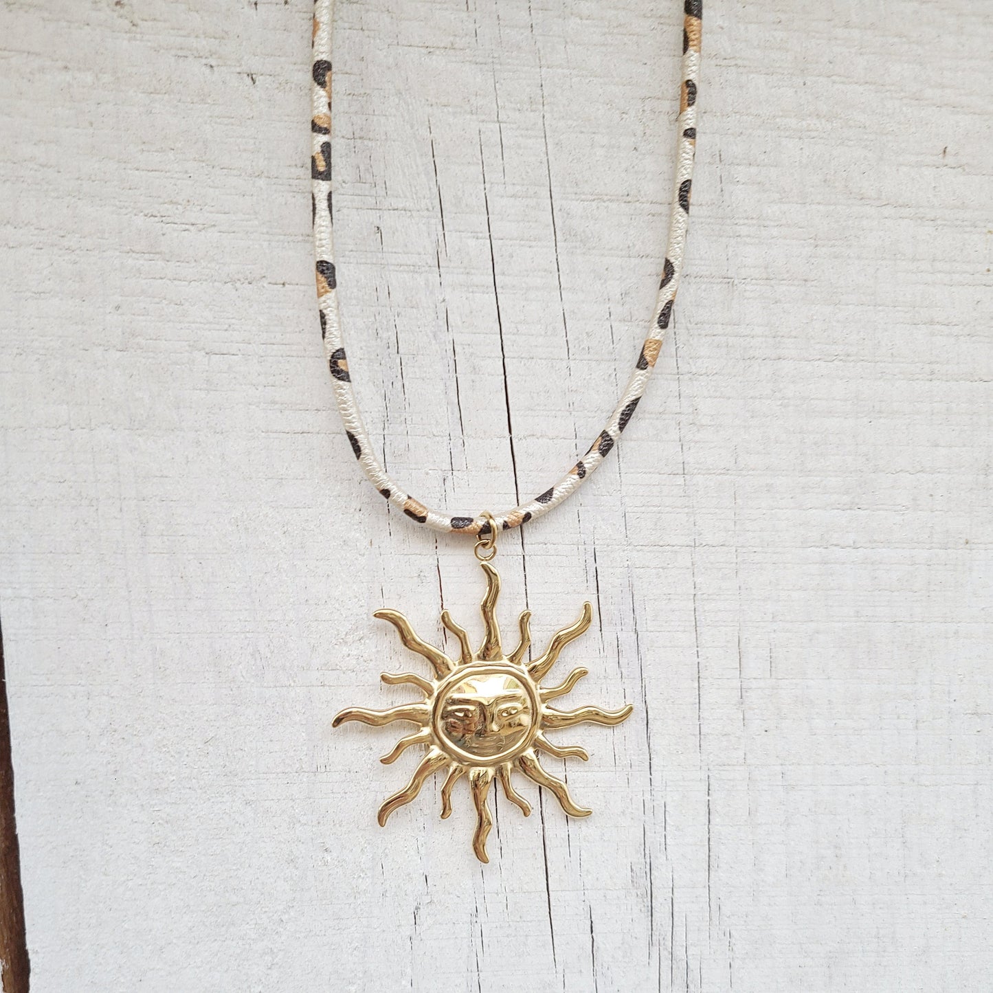 Collier soleil léopard
